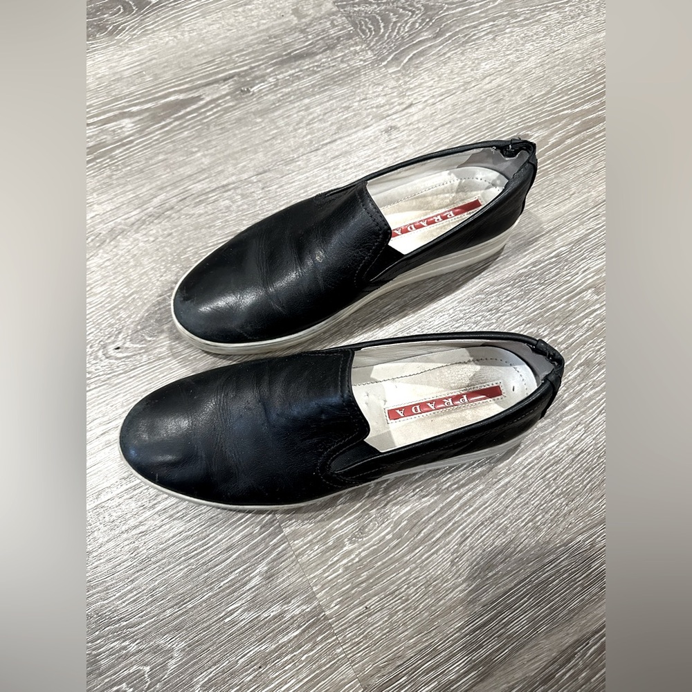 Prada authentic slip on leather sneaker size 39EU(women 8.5US)